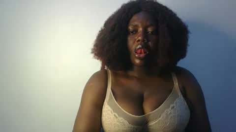 Snapshot of lovecumsluttie chatting on 09-21-25, 09:00 mila online show from 09-21-25, 09:00