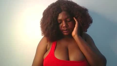 Snapshot of lovecumsluttie chatting on 09-21-25, 09:05 mila online show from 09-21-25, 09:05