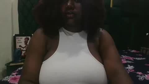 Snapshot of lovecumsluttie chatting on 10-31-25, 11:39 mila online show from 10-31-25, 11:39