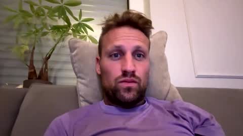 lovefuesse online show from 10-27-25, 08:02