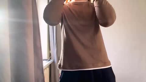 Ella online show from 11-21-25, 06:12