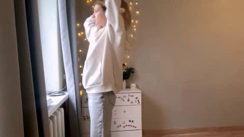 Ella online show from 12-22-25, 06:21