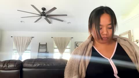 Snapshot of lovellly_ chatting on 12-12-24, 08:43 Love online show from 12-12-24, 08:43