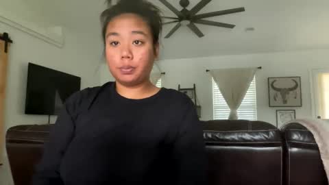 Snapshot of lovellly_ chatting on 12-25-24, 09:11 Love online show from 12-25-24, 09:11