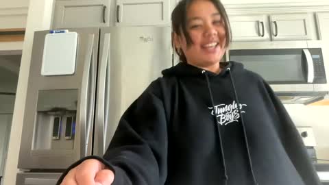 Snapshot of lovellly_ chatting on 01-15-25, 08:16 Love online show from 01-15-25, 08:16