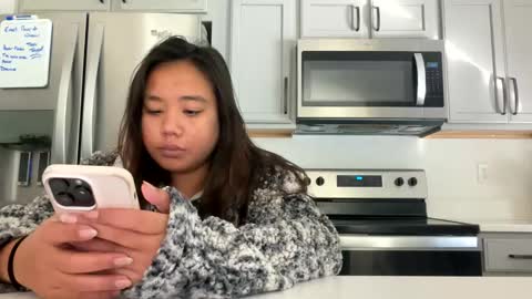 Snapshot of lovellly_ chatting on 01-25-25, 08:00 Love online show from 01-25-25, 08:00