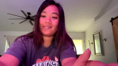 Snapshot of lovellly_ chatting on 02-16-25, 08:33 Love online show from 02-16-25, 08:33