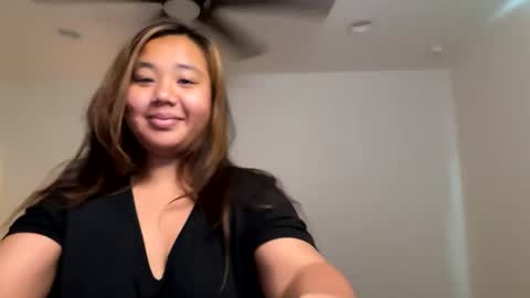 Snapshot of lovellly_ chatting on 10-08-25, 03:31 Love online show from 10-08-25, 03:31