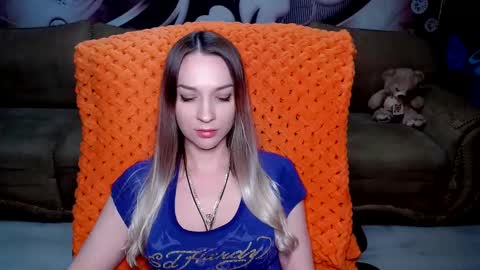 Snapshot of lovellymalina chatting on 03-08-25, 12:09 private open online show from 03-08-25, 12:09