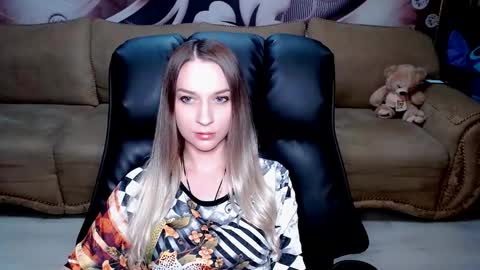 Snapshot of lovellymalina chatting on 03-12-25, 11:53 private open online show from 03-12-25, 11:53