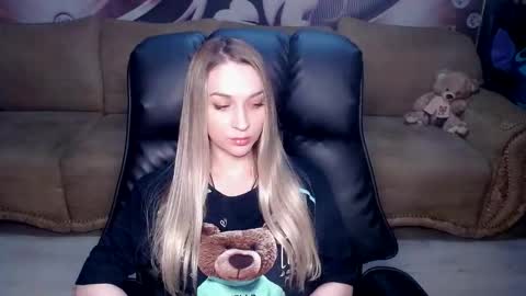 Snapshot of lovellymalina chatting on 09-09-25, 03:55 private open online show from 09-09-25, 03:55