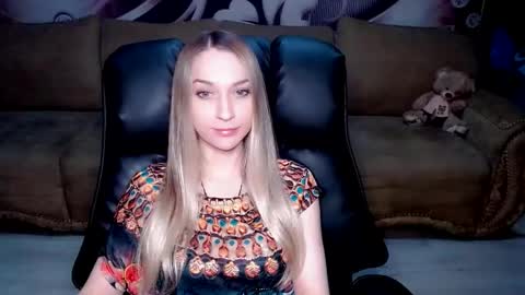 Snapshot of lovellymalina chatting on 09-12-25, 03:23 private open online show from 09-12-25, 03:23