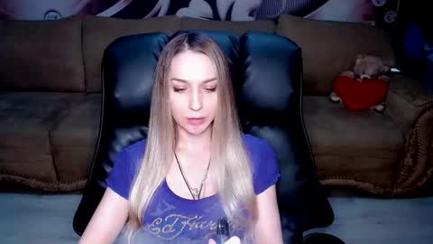 Snapshot of lovellymalina chatting on 10-25-25, 02:24 private open online show from 10-25-25, 02:24