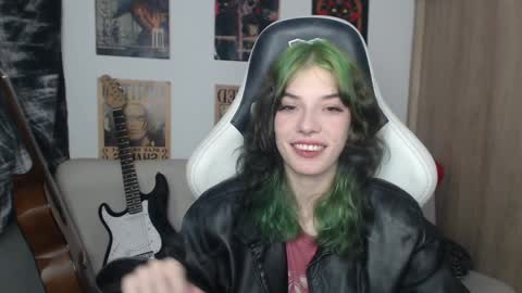 Snapshot of lovely_cass chatting on 12-17-24, 01:29 Cassie online show from 12-17-24, 01:29