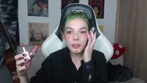 Snapshot of lovely_cass chatting on 12-17-24, 10:43 Cassie online show from 12-17-24, 10:43