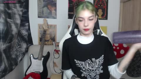 Snapshot of lovely_cass chatting on 12-25-24, 10:05 Cassie online show from 12-25-24, 10:05