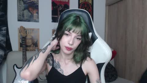 Snapshot of lovely_cass chatting on 01-05-25, 12:42 Cassie online show from 01-05-25, 12:42