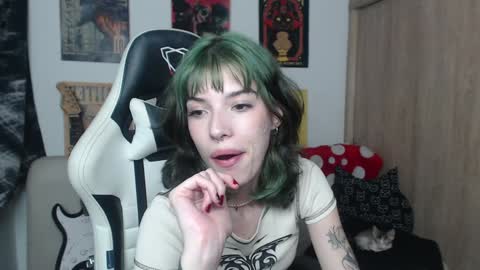 Snapshot of lovely_cass chatting on 01-06-25, 02:37 Cassie online show from 01-06-25, 02:37