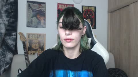 Snapshot of lovely_cass chatting on 01-08-25, 11:19 Cassie online show from 01-08-25, 11:19