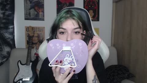 Snapshot of lovely_cass chatting on 01-10-25, 08:37 Cassie online show from 01-10-25, 08:37