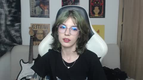Snapshot of lovely_cass chatting on 01-29-25, 04:15 Cassie online show from 01-29-25, 04:15