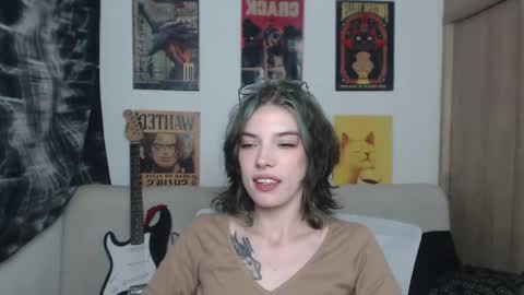 Snapshot of lovely_cass chatting on 02-11-25, 02:14 Cassie online show from 02-11-25, 02:14