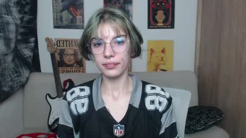 Snapshot of lovely_cass chatting on 02-20-25, 02:40 Cassie online show from 02-20-25, 02:40