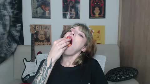 Snapshot of lovely_cass chatting on 02-23-25, 05:56 Cassie online show from 02-23-25, 05:56