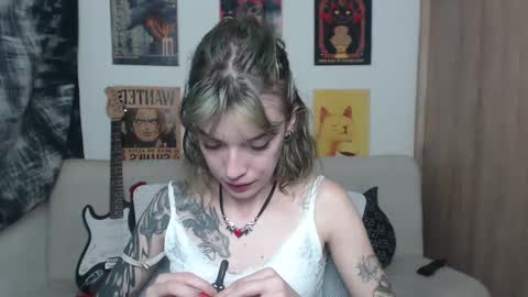 Snapshot of lovely_cass chatting on 02-24-25, 03:33 Cassie online show from 02-24-25, 03:33