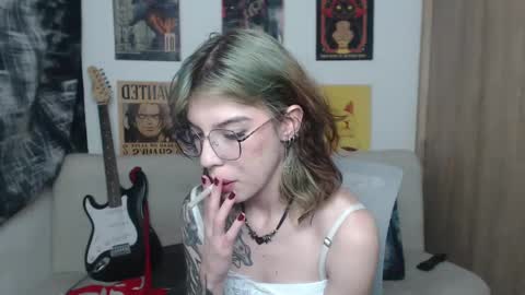 Snapshot of lovely_cass chatting on 02-24-25, 06:38 Cassie online show from 02-24-25, 06:38