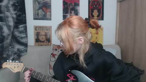 Snapshot of lovely_cass chatting on 03-06-25, 03:02 Cassie online show from 03-06-25, 03:02