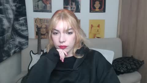 Snapshot of lovely_cass chatting on 03-06-25, 09:14 Cassie online show from 03-06-25, 09:14