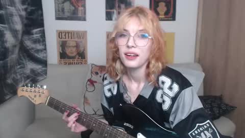 Snapshot of lovely_cass chatting on 03-07-25, 01:53 Cassie online show from 03-07-25, 01:53