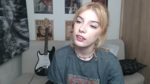 Snapshot of lovely_cass chatting on 03-09-25, 08:18 Cassie online show from 03-09-25, 08:18