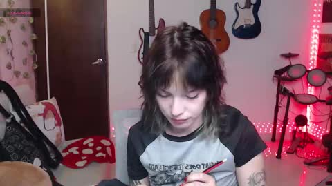 Snapshot of lovely_cass chatting on 10-20-25, 01:28 Cassie online show from 10-20-25, 01:28