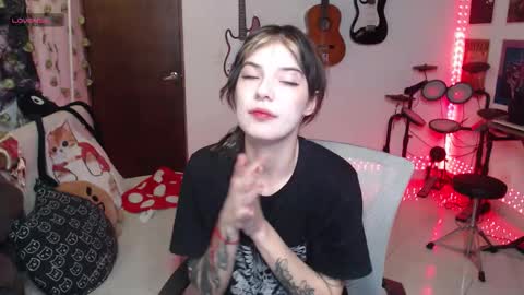 Snapshot of lovely_cass chatting on 10-23-25, 04:12 Cassie online show from 10-23-25, 04:12