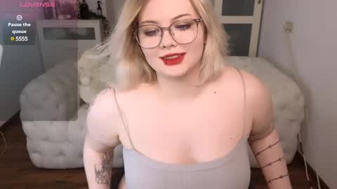 lovely_leilla online show from 03-10-25, 04:07