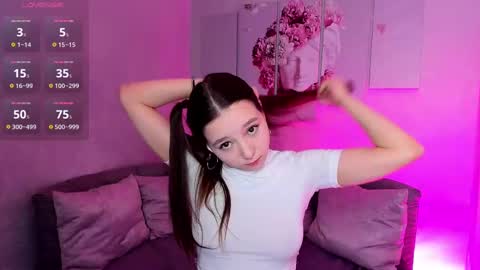 Snapshot of lovely_poppy chatting on 02-11-25, 07:23 Lolly online show from 02-11-25, 07:23