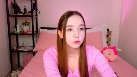 Snapshot of lovely_poppy chatting on 09-27-25, 01:54 Lolly online show from 09-27-25, 01:54