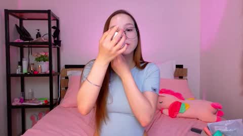 Snapshot of lovely_poppy chatting on 10-11-25, 01:27 Lolly online show from 10-11-25, 01:27