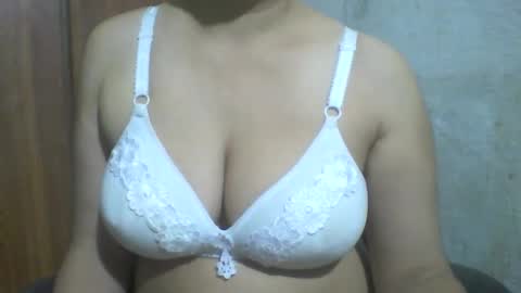 Snapshot of lovely_sweet_girl chatting on 10-25-25, 08:03 katrina follow me guys online show from 10-25-25, 08:03
