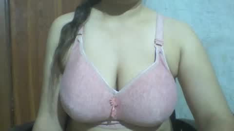 Snapshot of lovely_sweet_girl chatting on 10-29-25, 03:20 katrina follow me guys online show from 10-29-25, 03:20