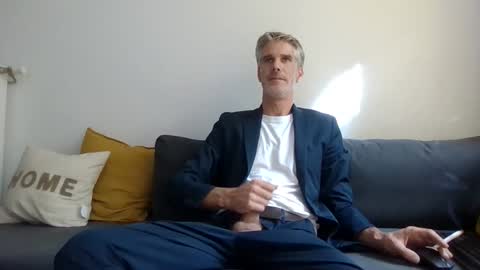 Snapshot of lovelybigcockgentleman chatting on 09-15-25, 02:06 Max online show from 09-15-25, 02:06