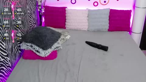    online show from 02-08-25, 01:11