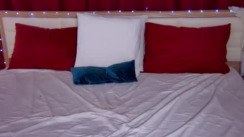 Caroline online show from 11-08-25, 01:28