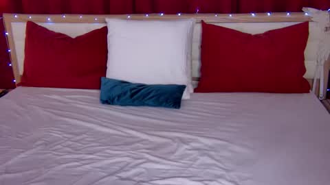 Caroline online show from 11-20-25, 02:01