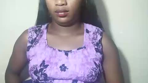 lovelylarra online show from 04-12-26, 08:47