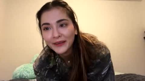 Queen Aria  online show from 10-15-25, 06:52