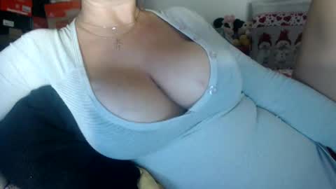 Snapshot of lovelywoman22 chatting on 12-15-24, 04:26 lovelywoman22 online show from 12-15-24, 04:26