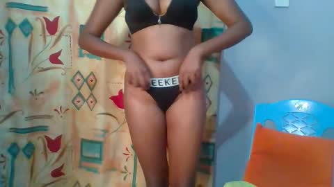 Snapshot of lovelyy_dreams chatting on 02-28-26, 05:03 Hanna online show from 02-28-26, 05:03